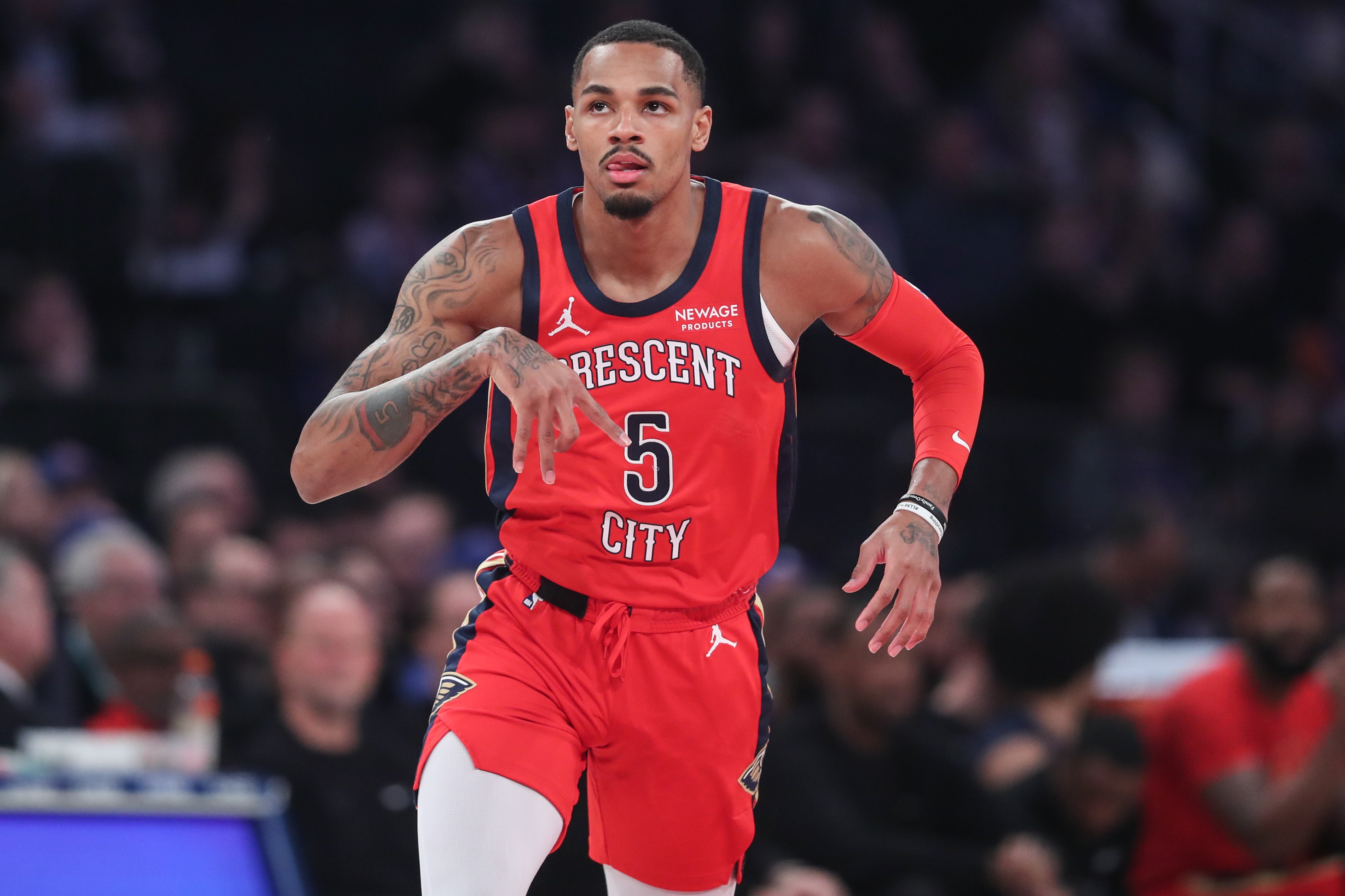 爱游戏平台中心-填满数据栏!德章泰·穆雷14中8得19分4板6助1断1帽 得分全队最高